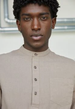 Pier One Overhemd - Taupe 11 Pier One Overhemd - Taupe -Pier One 02bf2dafeb9f48aca132a39f3c9562ef