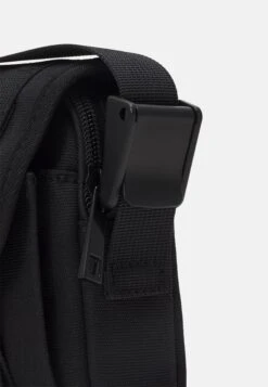 Pier One Unisex - Schoudertas - Black 10 Pier One Unisex - Schoudertas - Black -Pier One 1151f55be65e4724bfd8dfd4956f9cf7