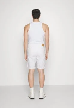 Pier One Colored Twill White Denim - Jeansshort - White Denim -Pier One 6fb902e0dcfa488a9a60ba7e359e011c