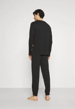 Pier One Pyjama - Black 11 Pier One Pyjama - Black -Pier One b9b8fb88b64649ea840444d93817e424