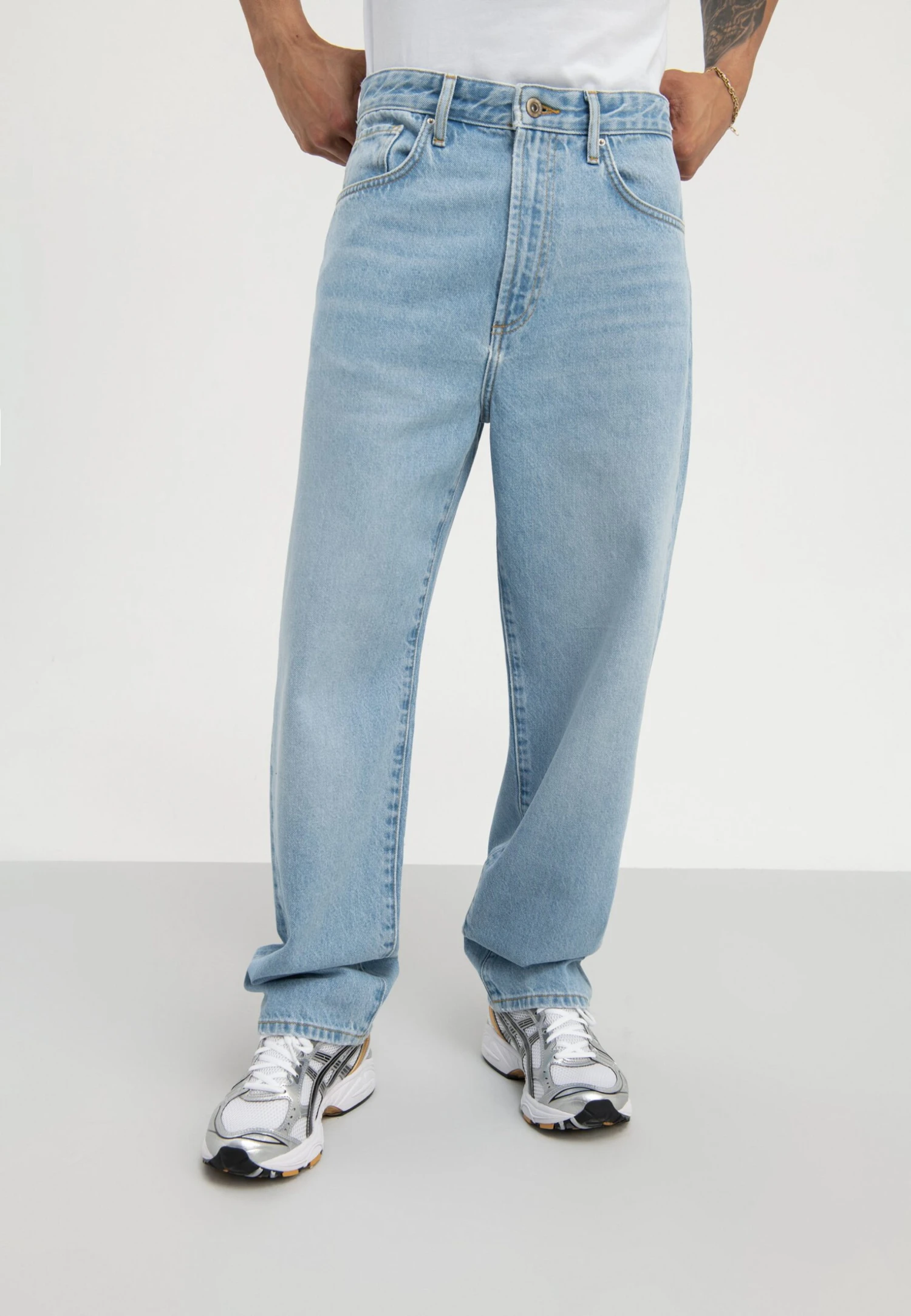 Pier One Relaxed Fit Jeans - Light Blue Denim 3 Pier One Relaxed Fit Jeans - Light Blue Denim